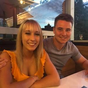 Meet your Posher, Courtney